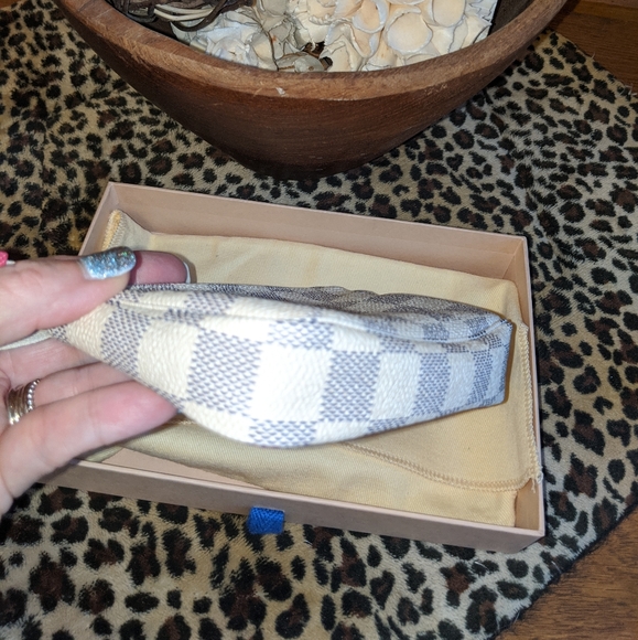 Louis Vuitton 2017 Christmas Mini Pouchette - Picture 8 of 9